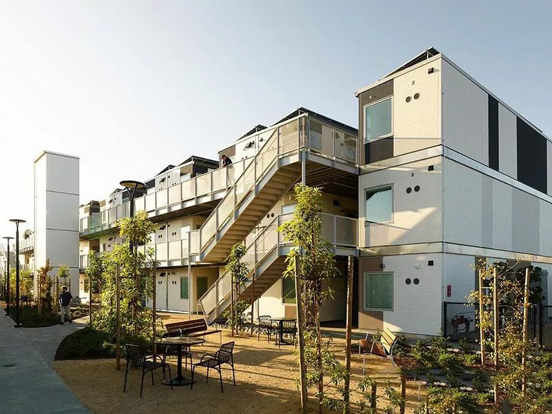 Matlo a mangata a nang le likarolo tse fapaneng